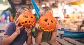 Ako vydlabať a vyrezať tekvicu na Halloween